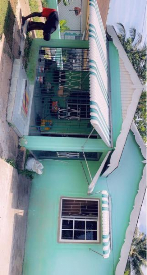 Amazing 2 bedroom house with parking